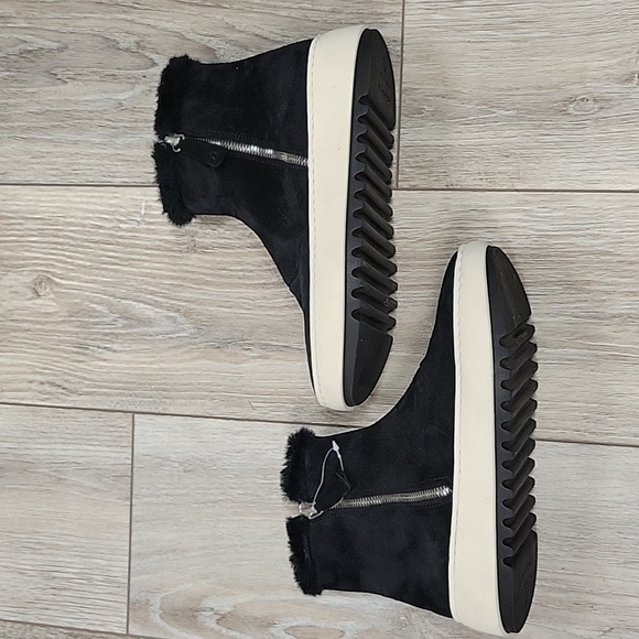 Aquatalia Size 8 Black Alison Suede Bootie with Shearling Trim Like New! - Picture 8 of 9